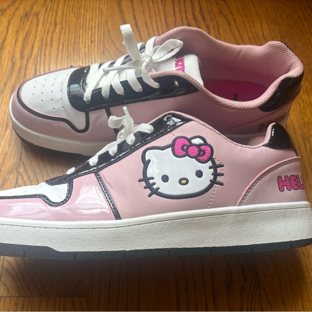Hello Kitty By Sanrio Pink, Black & White Casual Court Sneakers Women’s Size 10 - Picture 3 of 14